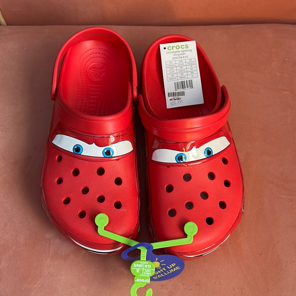 10 M / 12 W Limited edition Lightning McQueen Light up Crocs.